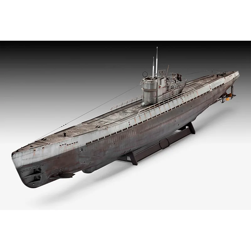Revell Model German Submarine Type IX C/40 "Platinum Edition" 1:72