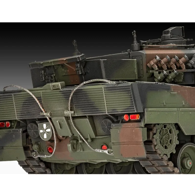 Immagine del prodotto 4: Revell Carro armato 70 Years Bundeswehr: Leopard 2 A6A2 "Exclusive Edi 1:35