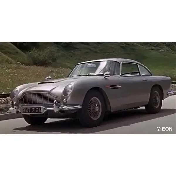 Revell Maqueta con acc. Coche James Bond "Aston Martin DB5" 1:24