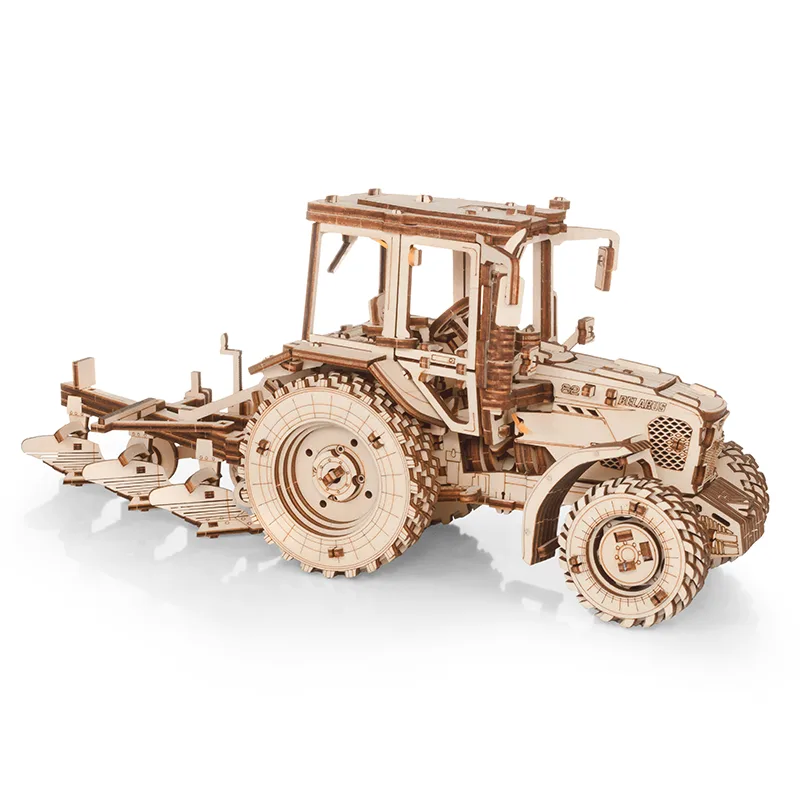 EWA Tractor Belarus 82.3 con Arado 325 piezas
