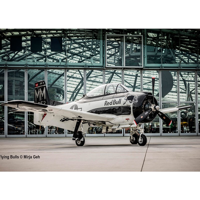 Revell Modellino con accessori Aereo Flying Bulls T-28B Trojan 1:48